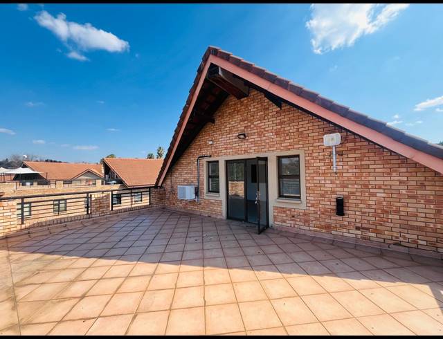 92M² OFFICE TO LET IN FOURWAYS